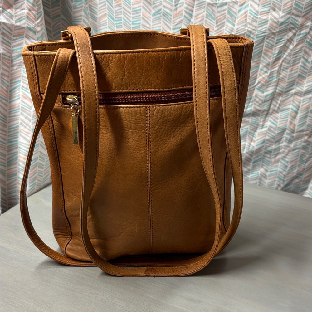 Nino BOSSI Brown Leather Shoulder Bag with Gold Hardware - Picture 6 of 15
